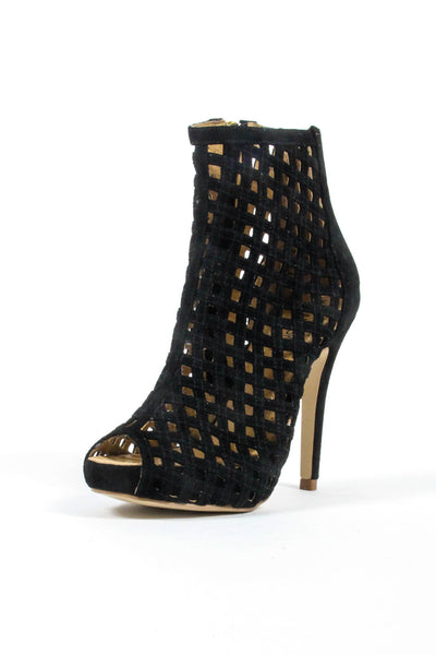 kimberly-cage-boot-keilana-skye-black